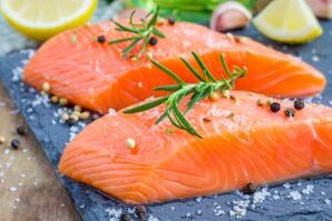Filet de saumon dans l'alimentation d'un homme ayant une diminution de la libido.