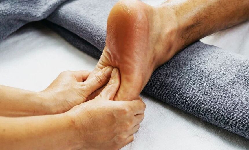 Massage des pieds pour la puissance